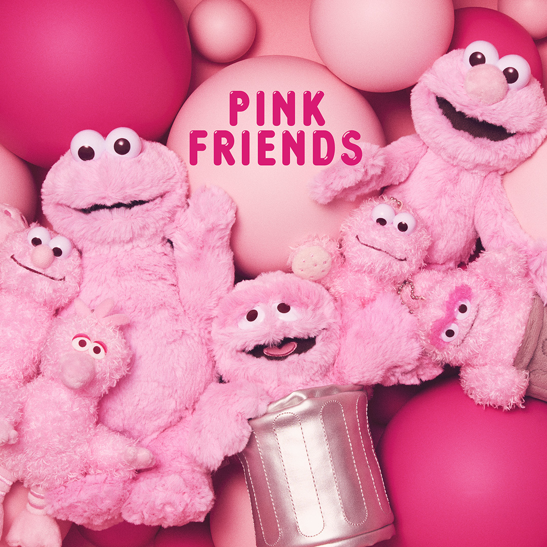 桜を思わせる淡くやわらかなピンクカラーが愛らしいぬいぐるみ